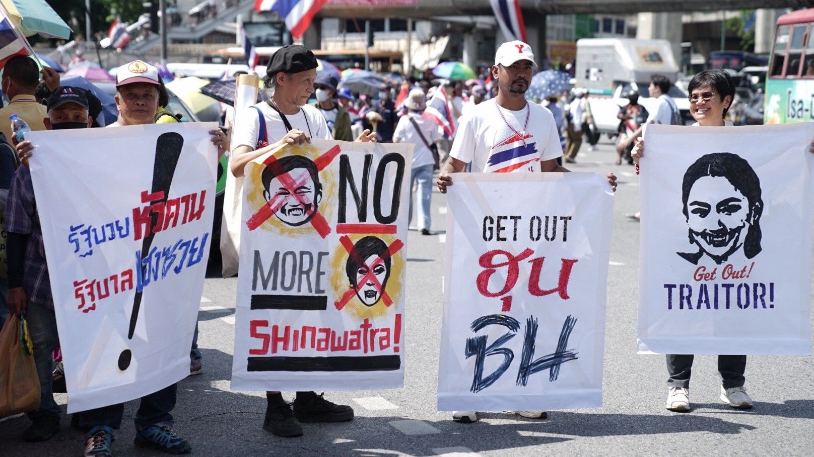 Crowds gather at the Victory Monument to join anti-government rally