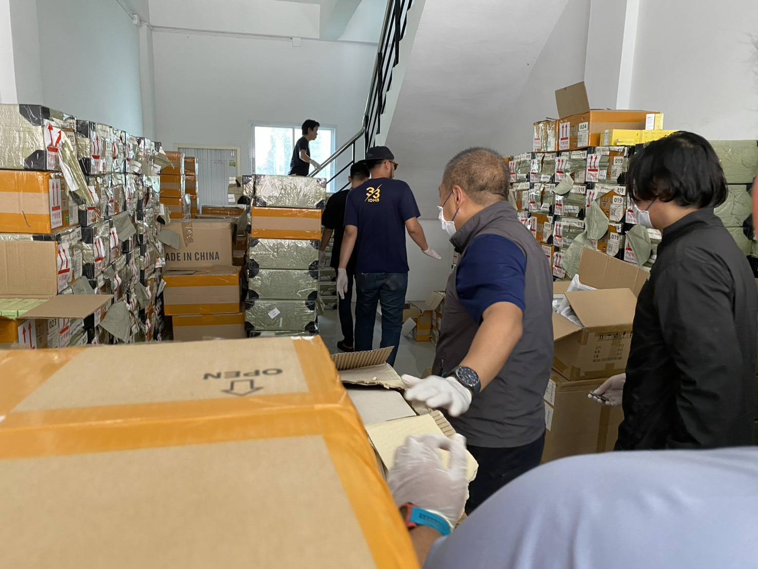 vapes-and-liquids-worth-30-million-baht-seized-in-bang-khae-district